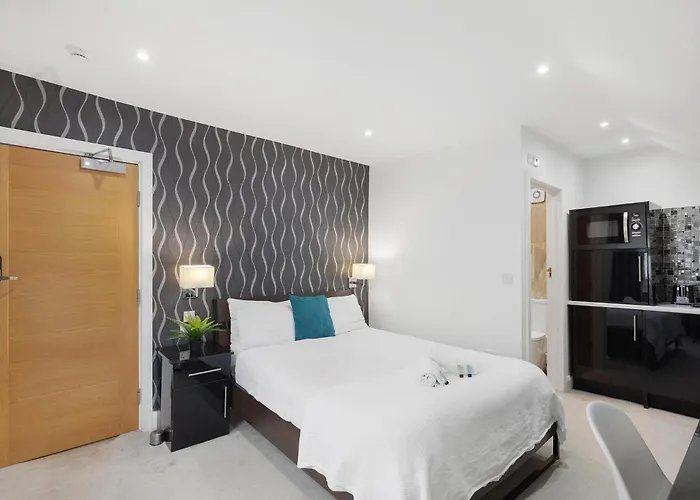 Modern city centre studio apartment!